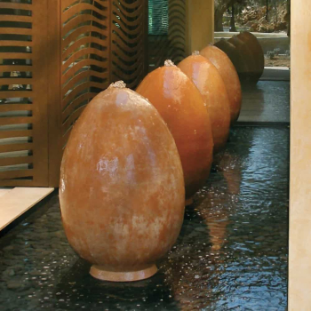 Preview: UOVO – modernes Terracottaobjekt aus Impruneta Designobjekt & Brunnen aus handgefertigter Impruneta-Terrakotta