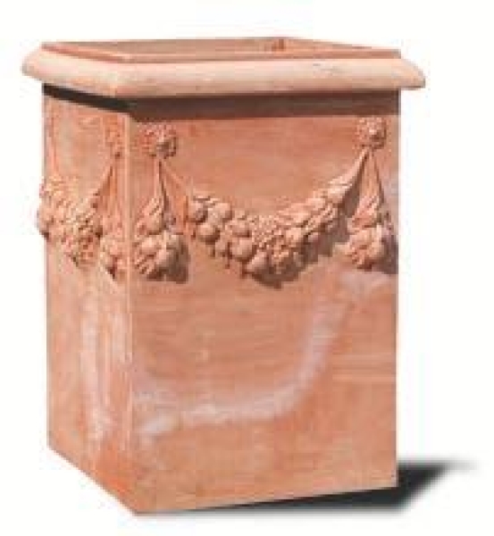 Hoher Impruneta Kasten