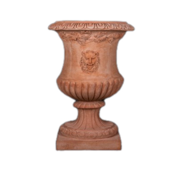 Pokal mit Löwenkopf