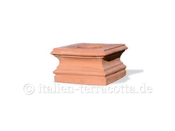 Quadratischer Terracotta Sockel