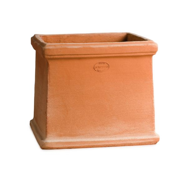 Quadratischer Terracottakasten aus Impruneta – klassischer Pflanztopf in zeitlosem Design